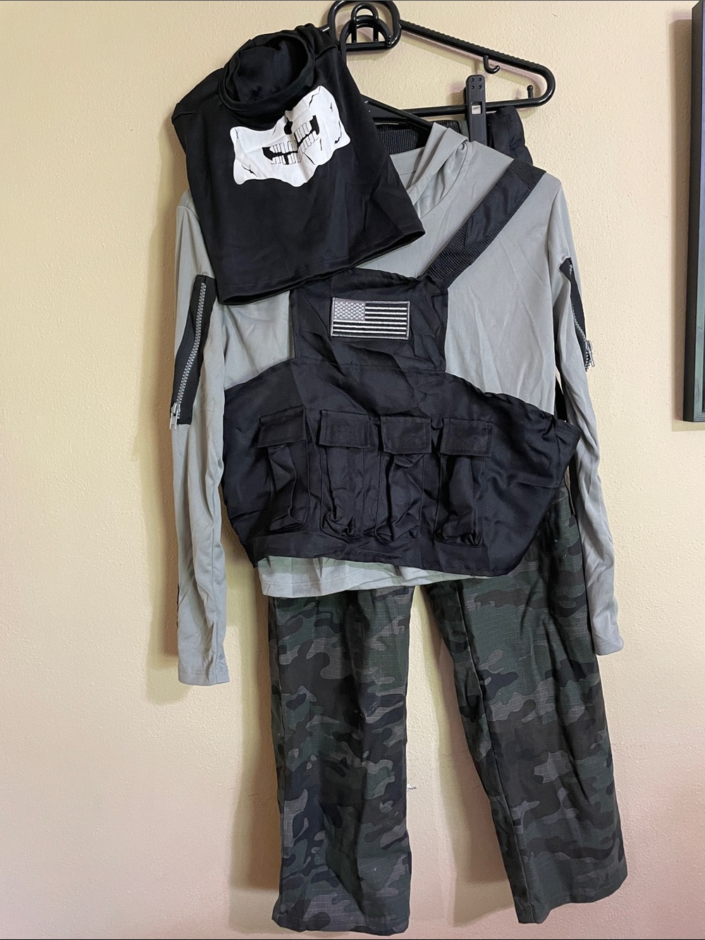 Spirit Halloween - SWAT Tactical Costume with helmet - Size Youth XL 14-16